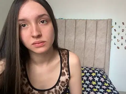 Glowsiren online show from 11/19/25, 02:28