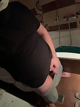 Snapshot of Locotre22 chatting on 12/04/25, 05:28 Locotre22 online show from 12/04/25, 05:28