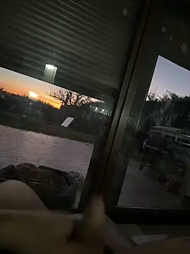 Snapshot of Locotre22 chatting on 12/18/25, 05:13 Locotre22 online show from 12/18/25, 05:13