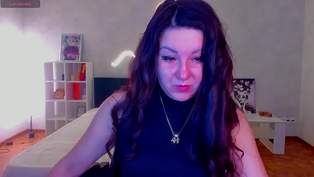 Snapshot of still__her chatting on 11/26/25, 01:06 still her online show from 11/26/25, 01:06