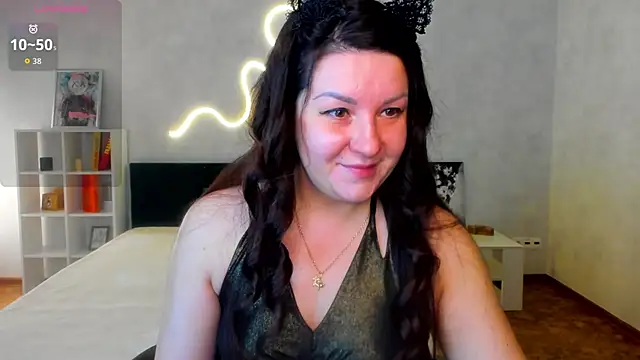 still  her online show from 12/17/25, 01:22