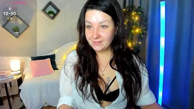 still  her online show from 12/19/25, 01:23