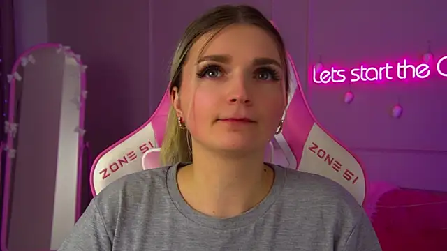 AnnyRaii online show from 12/20/25, 06:26