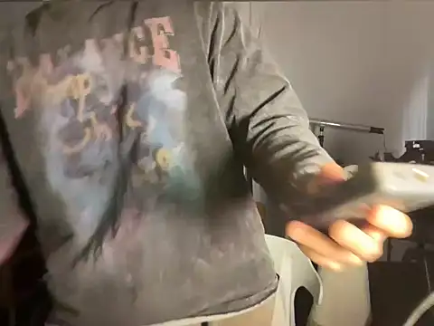 Snapshot of Juhone chatting on 11/27/25, 06:48 Juhone online show from 11/27/25, 06:48