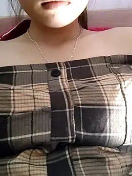 Snapshot of LyasianLa chatting on 11/19/25, 06:57 LyasianLa online show from 11/19/25, 06:57