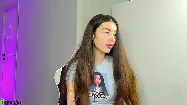 Snapshot of LiraRevery chatting on 12/01/25, 02:49 LiraRevery online show from 12/01/25, 02:49