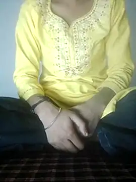 Snapshot of Charu076 chatting on 11/20/25, 04:29 Charu076 online show from 11/20/25, 04:29