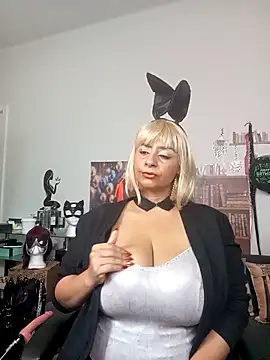 LaReineCleo online show from 04/04/26, 12:02