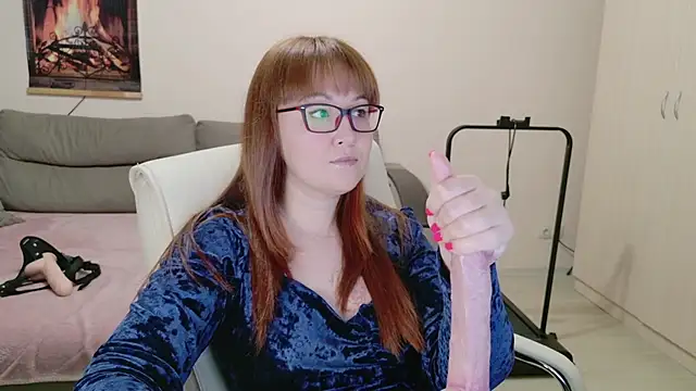 Snapshot of Foxy-lady chatting on 10/27/25, 04:22 Foxy-lady online show from 10/27/25, 04:22