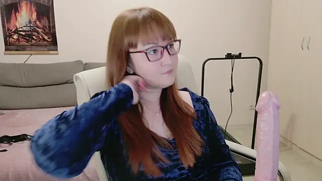 Snapshot of Foxy-lady chatting on 10/28/25, 02:31 Foxy-lady online show from 10/28/25, 02:31