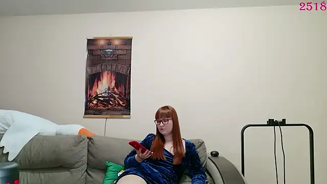 Snapshot of Foxy-lady chatting on 04/12/26, 06:46 Foxy-lady online show from 04/12/26, 06:46