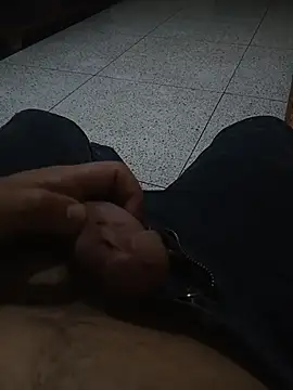 ouchenshadow2975 online show from 11/23/25, 04:29