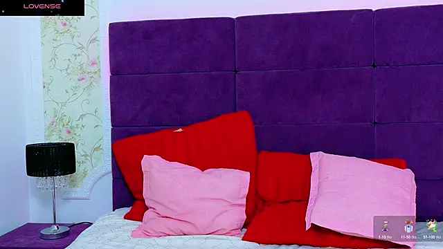 Snapshot of AlissaDrake_ chatting on 11/19/25, 05:18 AlissaDrake online show from 11/19/25, 05:18