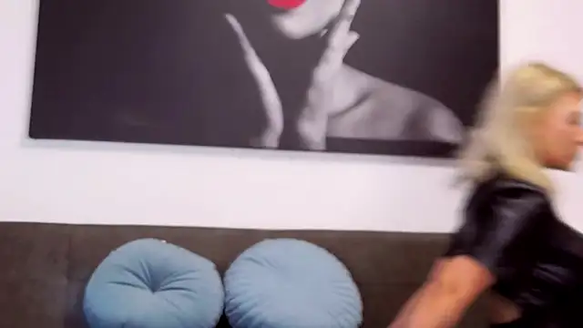 Snapshot of KaylinJan chatting on 11/26/25, 06:25 KaylinJan online show from 11/26/25, 06:25