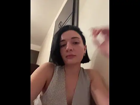 Snapshot of Pineapple chatting on 11/21/25, 05:33 Pineapple online show from 11/21/25, 05:33