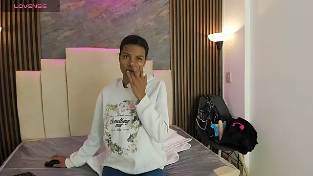 Snapshot of catiusca_reyes_03 chatting on 04/16/26, 01:01 catiusca reyes 03 online show from 04/16/26, 01:01