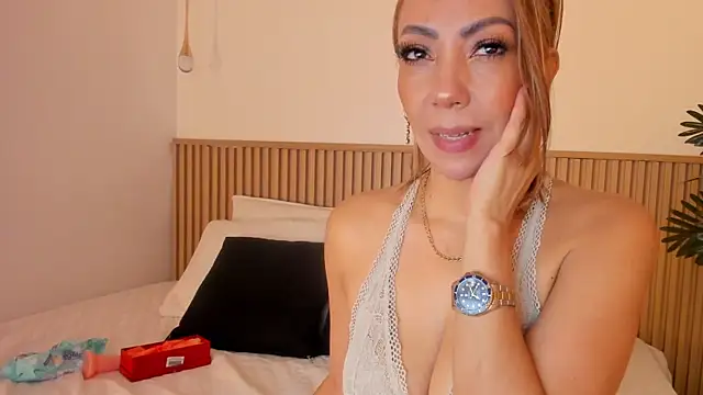 Snapshot of Samantha_Sra_ chatting on 05/21/26, 12:06 Samantha Sra online show from 05/21/26, 12:06
