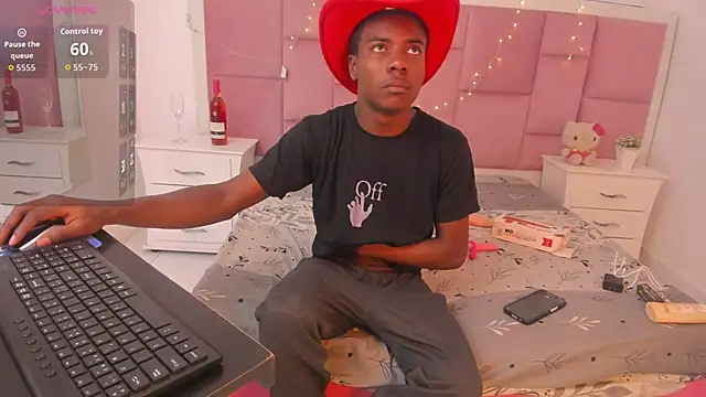 Snapshot of NoahJhonson69 chatting on 11/27/25, 06:32 NoahJhonson69 online show from 11/27/25, 06:32