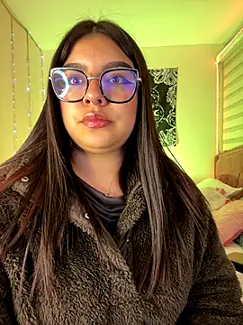 Snapshot of Marianaa__ chatting on 11/18/25, 06:34 Marianaa online show from 11/18/25, 06:34