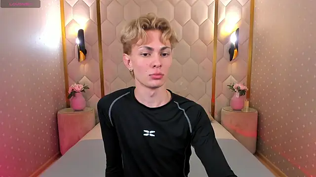 Snapshot of Even_Vrot chatting on 11/21/25, 07:45 Even Vrot online show from 11/21/25, 07:45