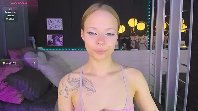 Snapshot of lucy_loy chatting on 03/08/26, 04:00 lucy loy online show from 03/08/26, 04:00