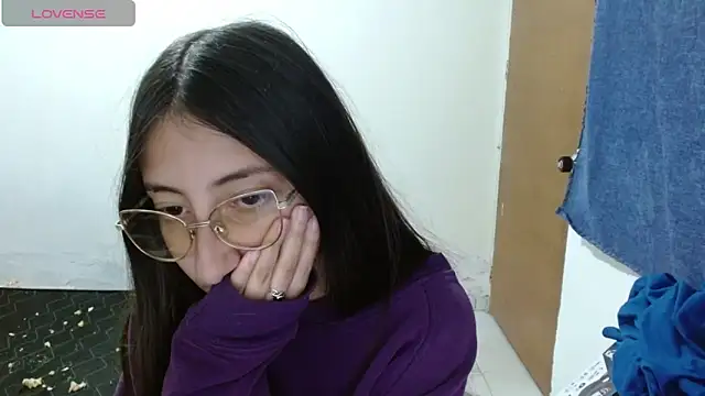 Snapshot of Nanylux chatting on 04/12/26, 03:11 Nanylux online show from 04/12/26, 03:11