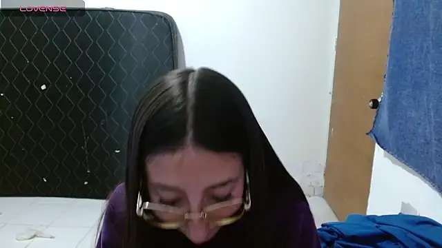 Snapshot of Nanylux chatting on 04/13/26, 03:34 Nanylux online show from 04/13/26, 03:34