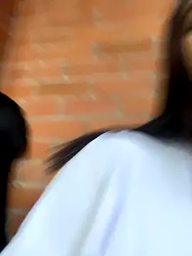 Snapshot of Sara_storm_outdoors chatting on 11/18/25, 07:40 Sara storm outdoors online show from 11/18/25, 07:40