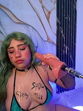 Snapshot of emy_eviee chatting on 03/26/26, 04:23 emy eviee online show from 03/26/26, 04:23