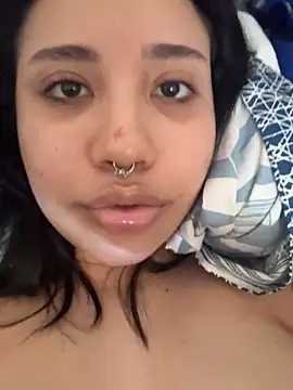 Snapshot of emy_eviee chatting on 04/11/26, 08:35 emy eviee online show from 04/11/26, 08:35