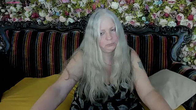 Snapshot of mariabelladonna chatting on 07/17/26, 10:25 mariabelladonna online show from 07/17/26, 10:25
