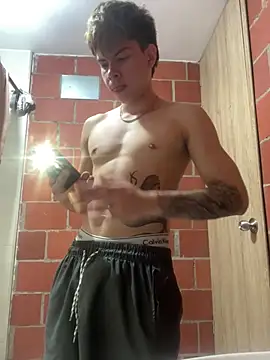 Snapshot of Handsome_boys69 chatting on 03/14/26, 02:39 Handsome boys69 online show from 03/14/26, 02:39