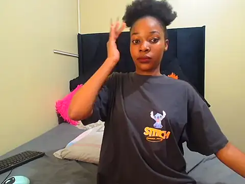 Snapshot of LisaBluexxx1 chatting on 04/06/26, 09:38 LisaBluexxx1 online show from 04/06/26, 09:38