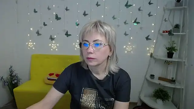 Snapshot of LaurenWishy chatting on 03/17/26, 07:01 LaurenWishy online show from 03/17/26, 07:01