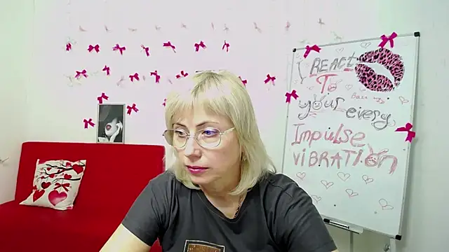 Snapshot of LaurenWishy chatting on 03/27/26, 06:18 LaurenWishy online show from 03/27/26, 06:18