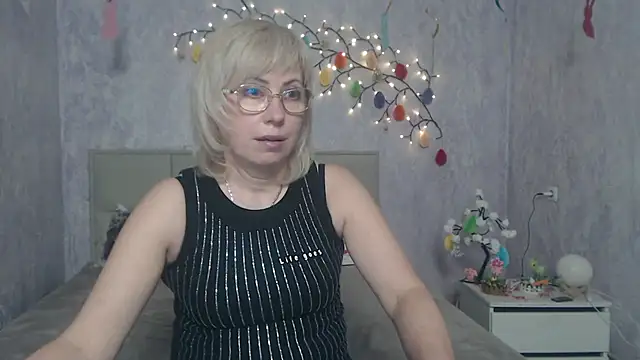 Snapshot of LaurenWishy chatting on 04/05/26, 12:35 LaurenWishy online show from 04/05/26, 12:35