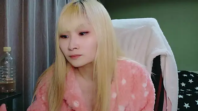 Snapshot of miyu0003 chatting on 12/20/25, 08:54 miyu0003 online show from 12/20/25, 08:54