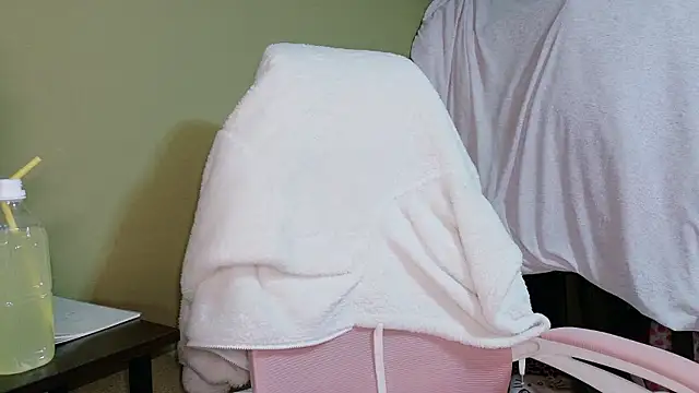 Snapshot of miyu0003 chatting on 04/06/26, 12:39 miyu0003 online show from 04/06/26, 12:39