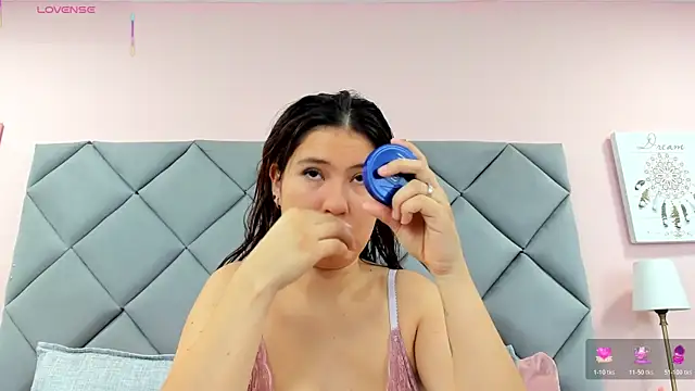 Snapshot of CelesteAdamsss chatting on 11/27/25, 11:34 CelesteAdamsss online show from 11/27/25, 11:34