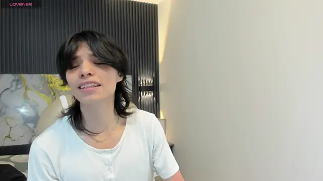 Snapshot of Sylasfrost chatting on 11/19/25, 07:36 Sylasfrost online show from 11/19/25, 07:36