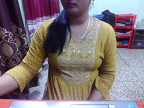 Snapshot of TwinRose2000 chatting on 12/14/25, 01:05 TwinRose2000 online show from 12/14/25, 01:05