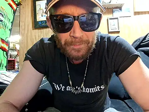 Snapshot of SeductiveIce69 chatting on 01/16/26, 03:27 SeductiveIce69 online show from 01/16/26, 03:27