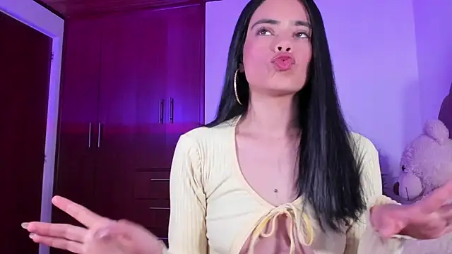 BelleVaal online show from 11/25/25, 03:39