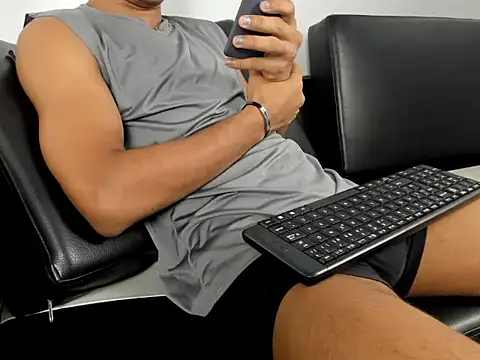 Snapshot of maikol_twinkx chatting on 02/14/26, 11:34 maikol twinkx online show from 02/14/26, 11:34