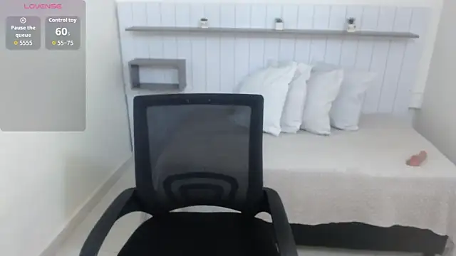 Snapshot of Ivonny_Hot chatting on 04/13/26, 03:56 Ivonny Hot online show from 04/13/26, 03:56