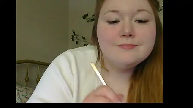 Snapshot of Lilah_Sweet chatting on 06/15/26, 07:49 Lilah Sweet online show from 06/15/26, 07:49
