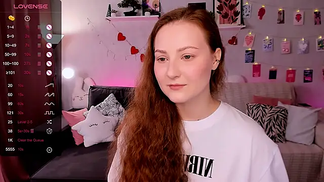 Snapshot of velvet_cherry_ chatting on 04/19/26, 08:57 velvet cherry online show from 04/19/26, 08:57