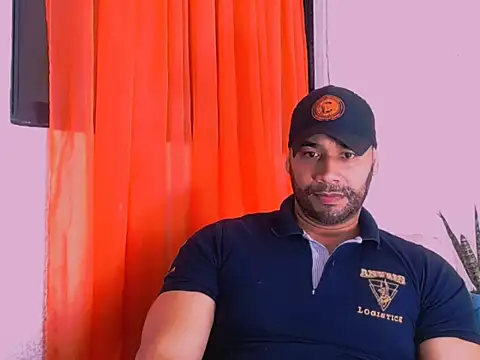 Snapshot of musclehetero chatting on 04/20/26, 06:42 musclehetero online show from 04/20/26, 06:42