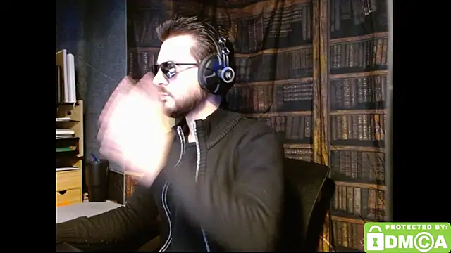 Snapshot of justshutupandwatch chatting on 11/25/25, 06:24 justshutupandwatch online show from 11/25/25, 06:24