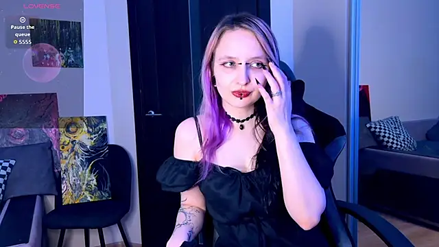 Snapshot of lavender_monster chatting on 02/19/26, 06:04 lavender monster online show from 02/19/26, 06:04